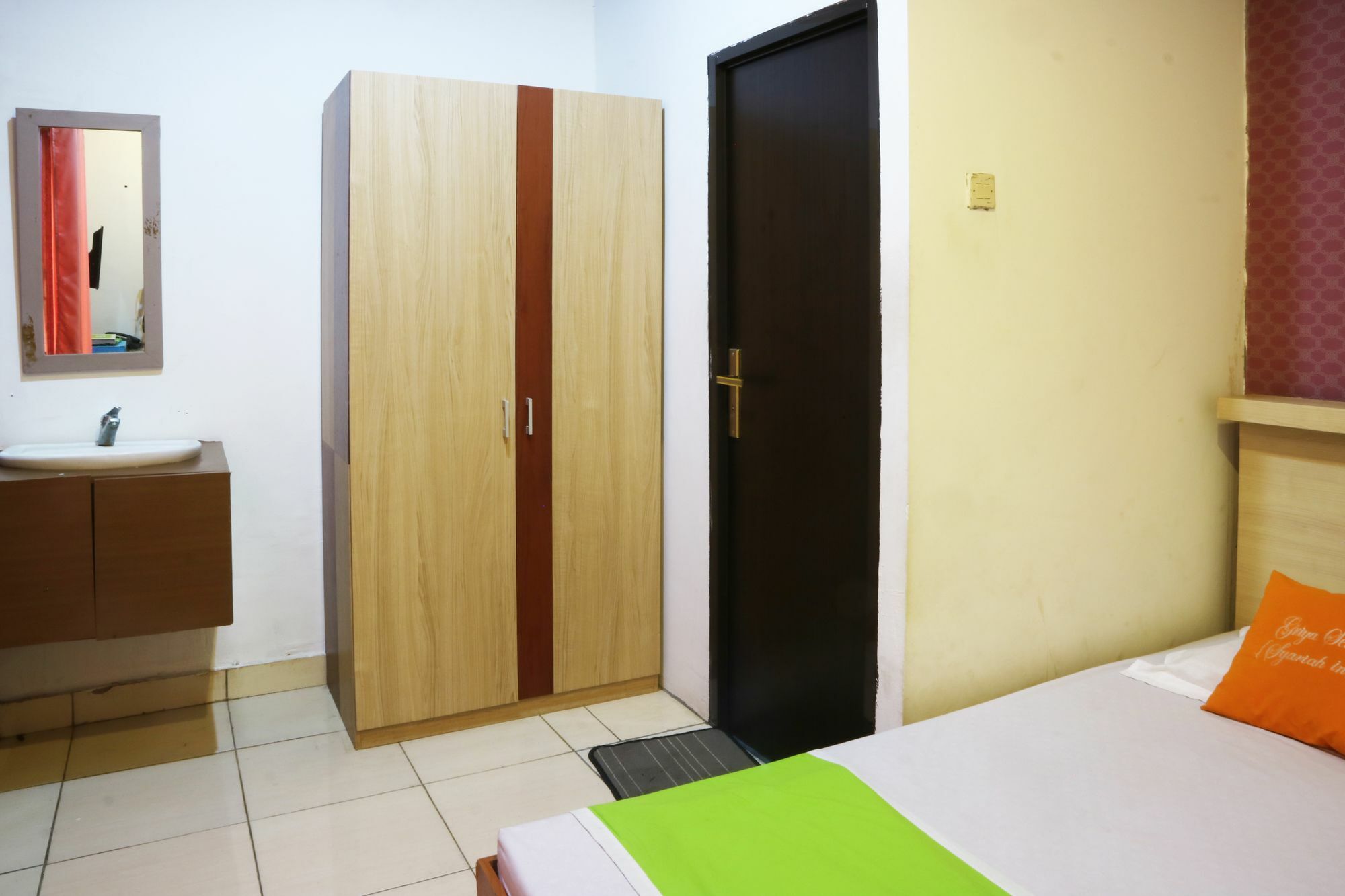 Seungit Syariah Inn Tebet Mitra Reddoorz Jakarta Eksteriør bilde
