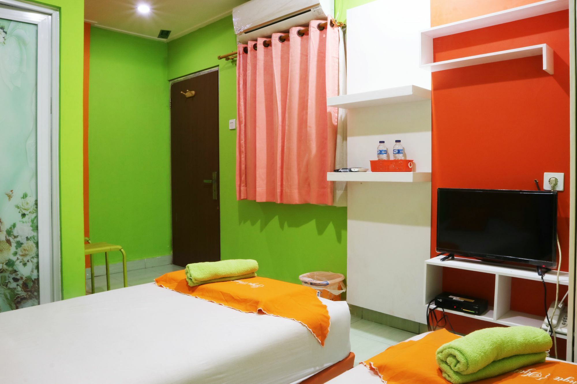 Seungit Syariah Inn Tebet Mitra Reddoorz Jakarta Eksteriør bilde